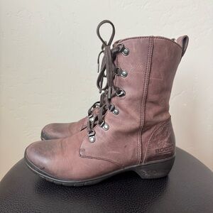 BOGS Women’s Boots 8 CARRIE Brown Leather Mid Waterproof Lace Up Combat